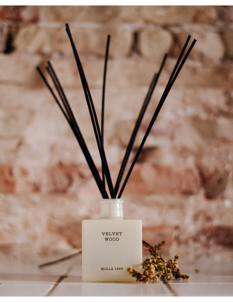 CERERIA MOLLA mājas smarža ar kociņiem „Velvet wood“ 100 ml